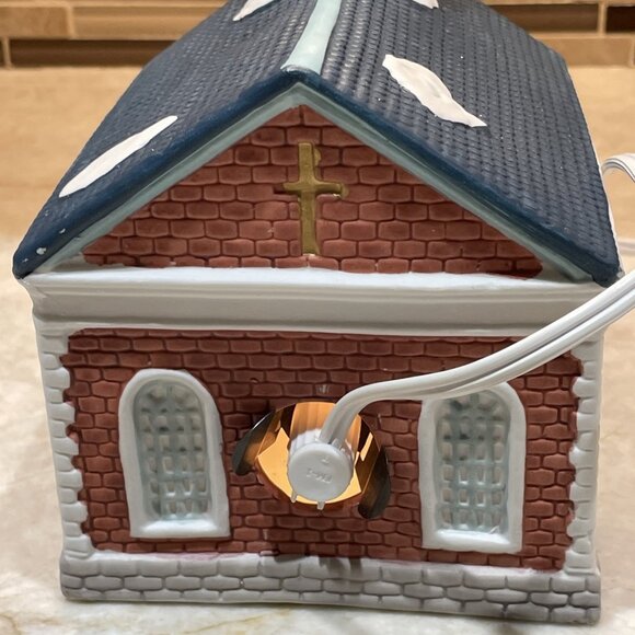 Dickens Keepsake Liberty Church 1994 Lighted Building Christmas Village NEW - Picture 7 of 14